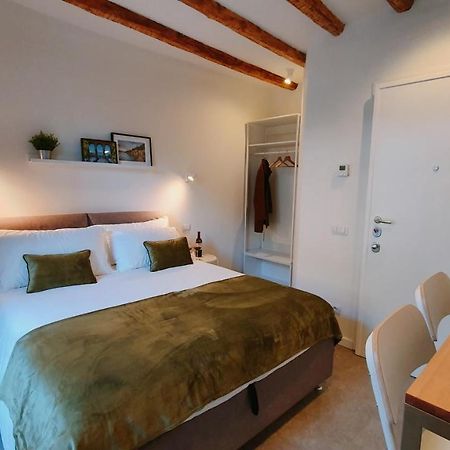Foscolo 9 Room - Breakfast Como Luaran gambar